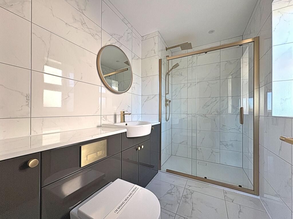 Master Bedroom En-Suite