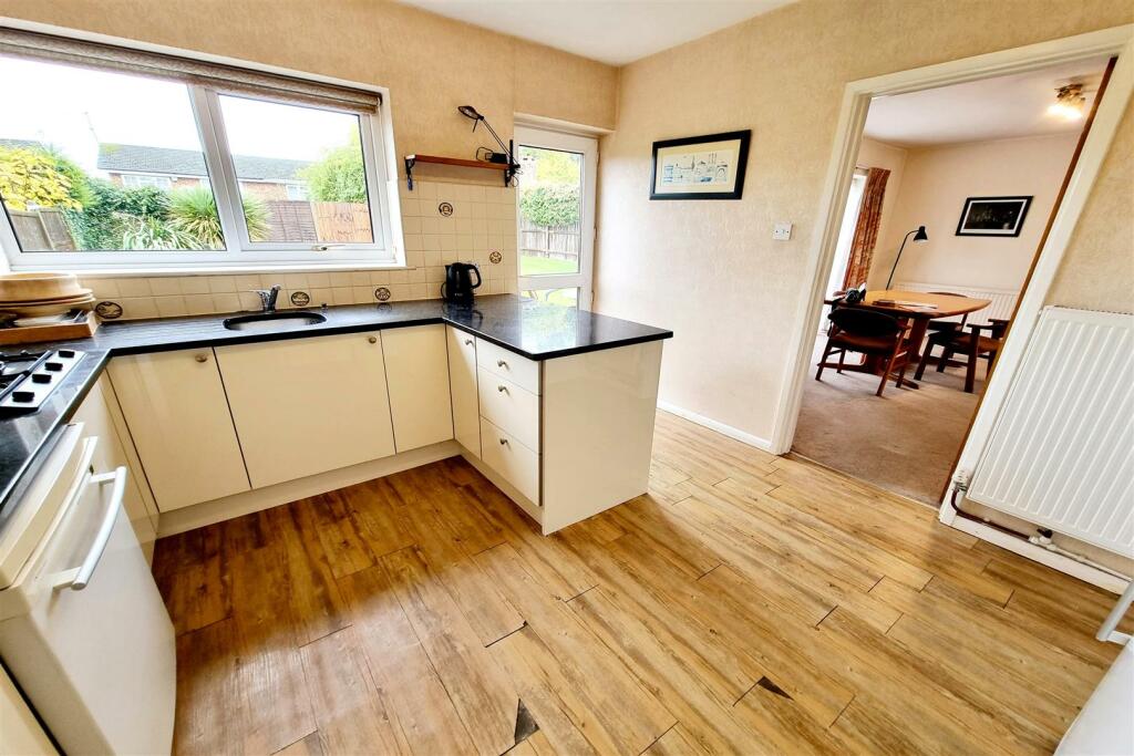 KITCHEN/DINER: PIC 2