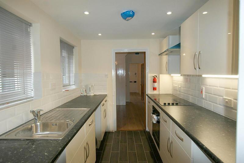 Kitchen (Main)