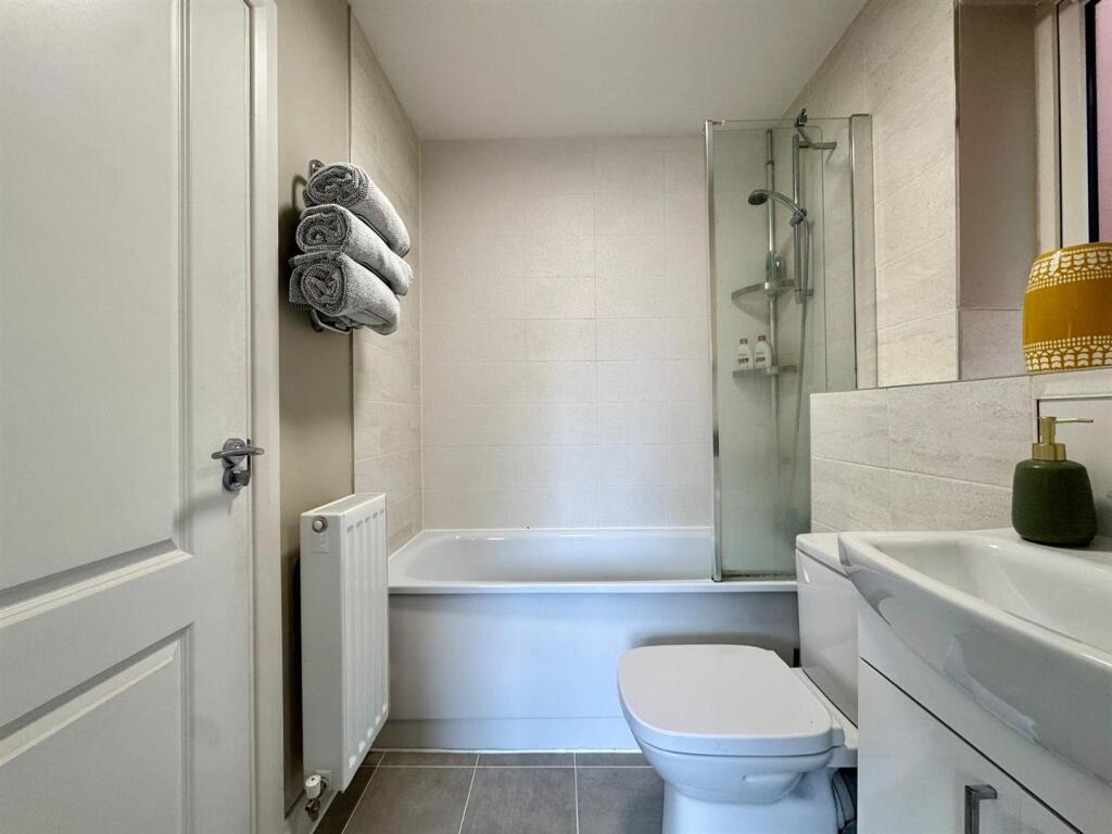 Jack &amp; Jill Bathroom