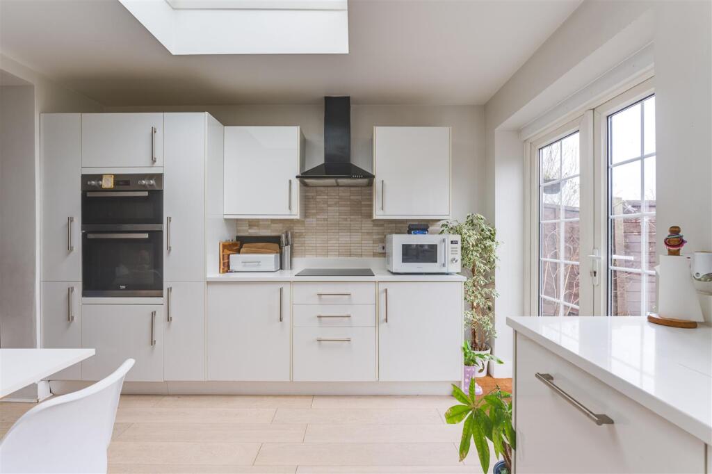 49 Coningsby Gardens-8.jpg