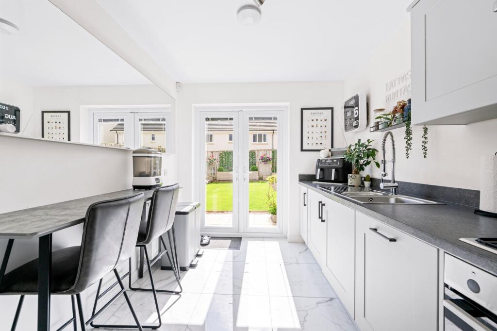 Fitted Breakfasting Kitchen