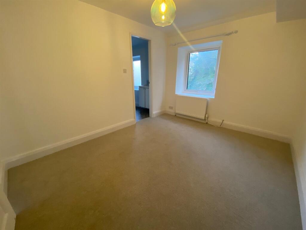 ROOM.jpg
