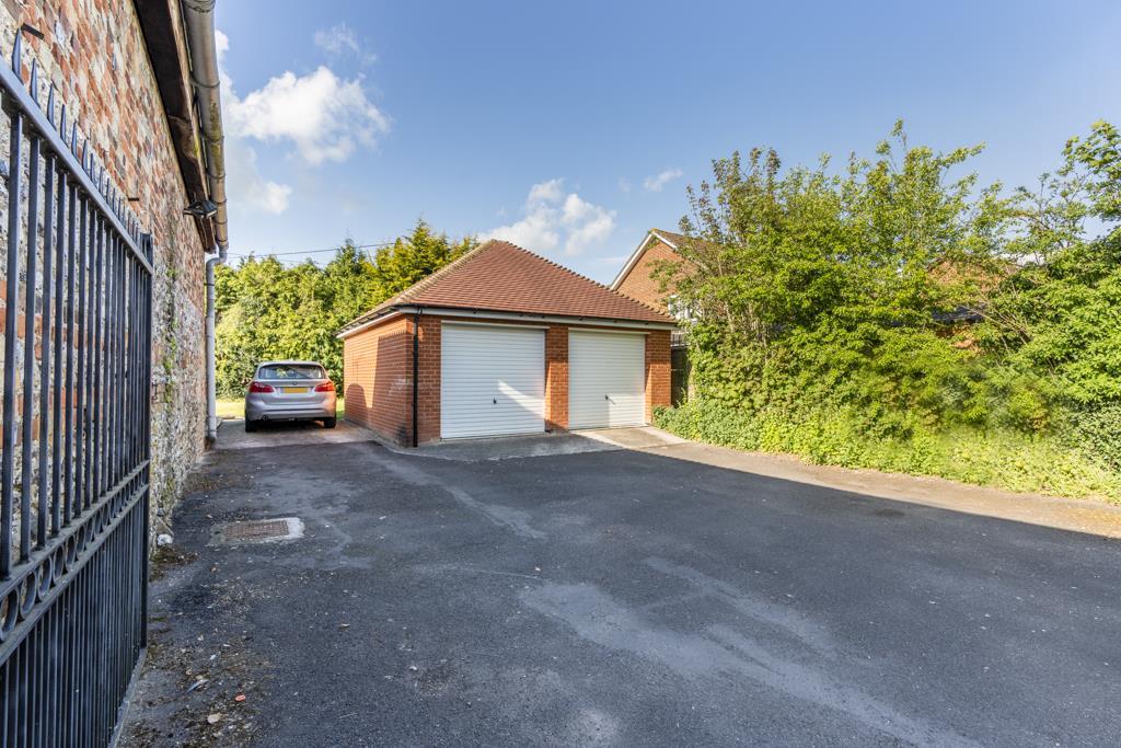 COTE &amp; CASTLE - Collingbourne Stores. SN8 3DZ - LO