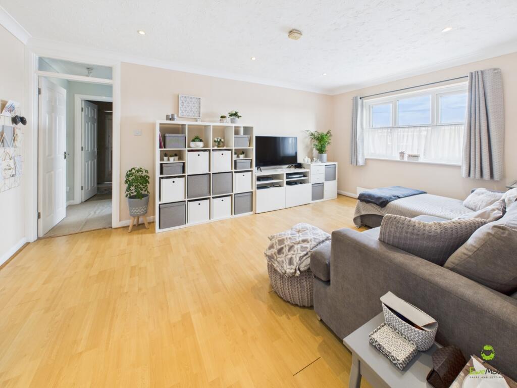 CAM03418G0-PR0186-STILL008