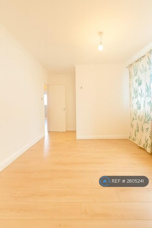 Double Bedroom With Ensuite Shower