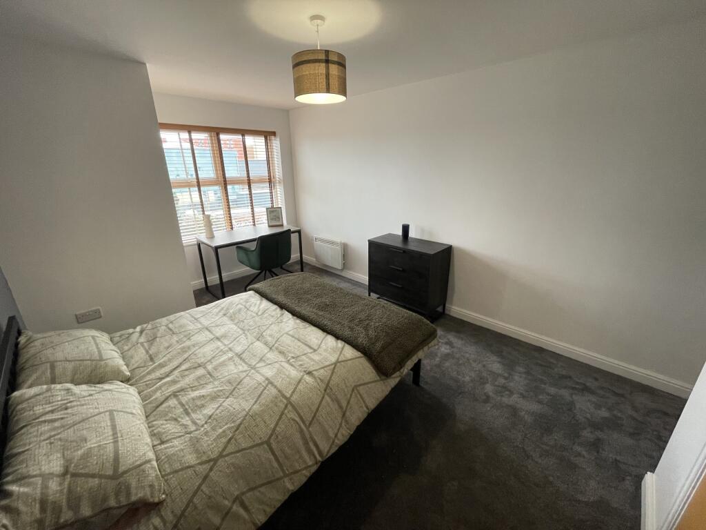17 RIverside Drive - Bedroom (4).jpeg