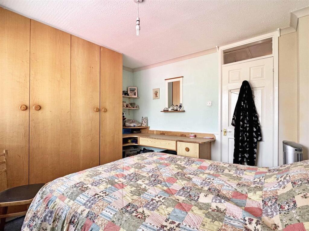 Bedroom 3b.jpg