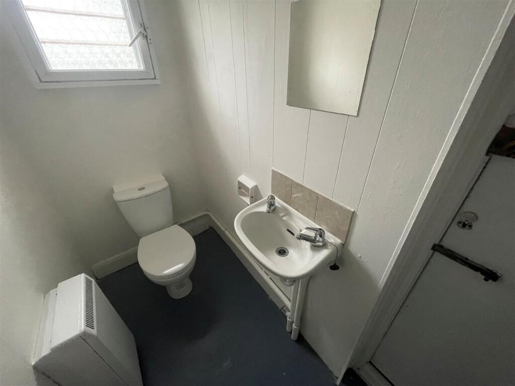 Shower room...jpg