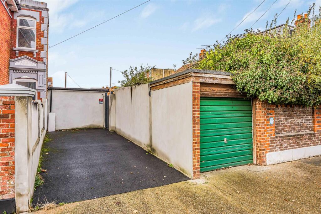 68 Kirby Road, Copnor-Small-PorticoMarketing-SoldB