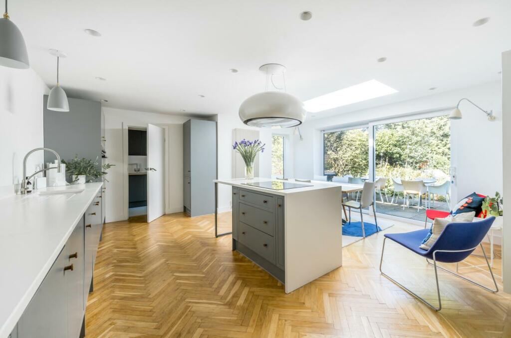 Longrood Road, Rugby