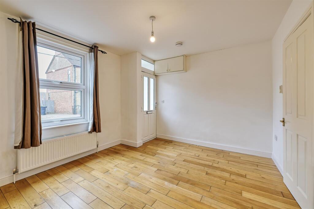 11-15 Gordon Rd Oundle-11.jpg