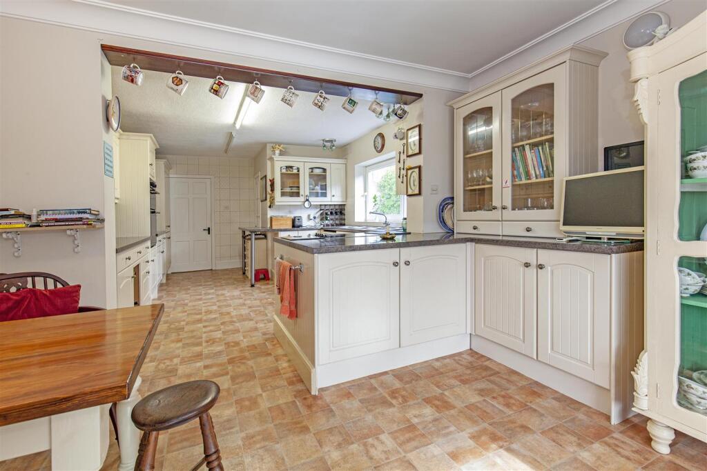 Kitchen-4.jpg