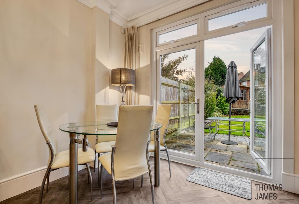 Elsiedene Road, natural light