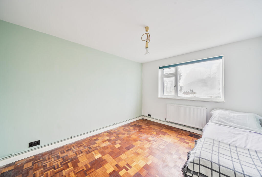 1298397-4-682df3f...