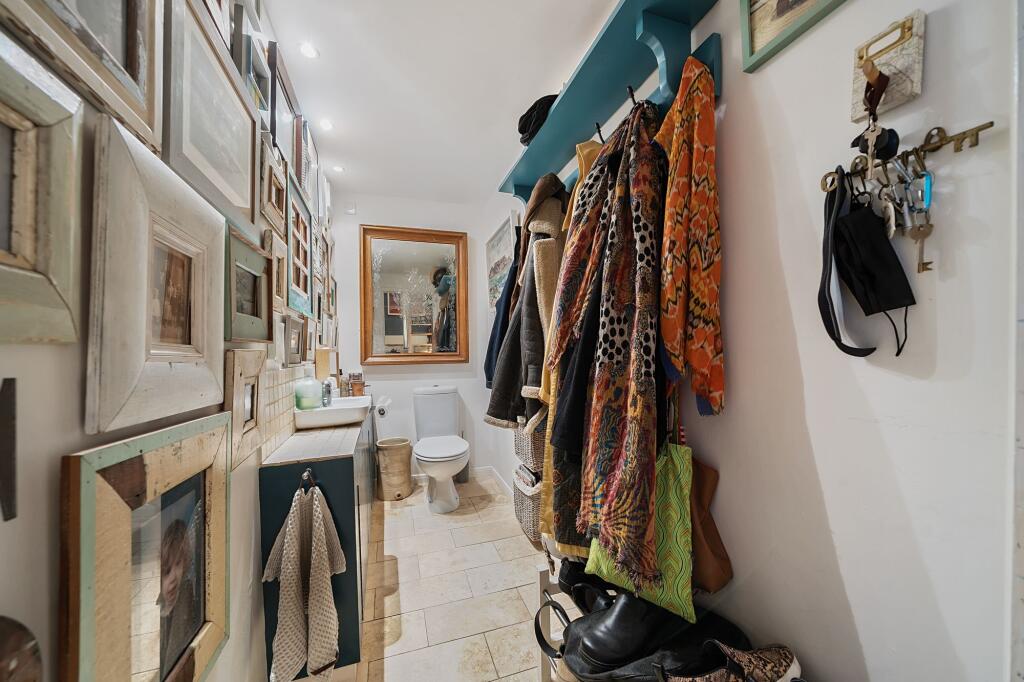 Downstairs W.C (1)