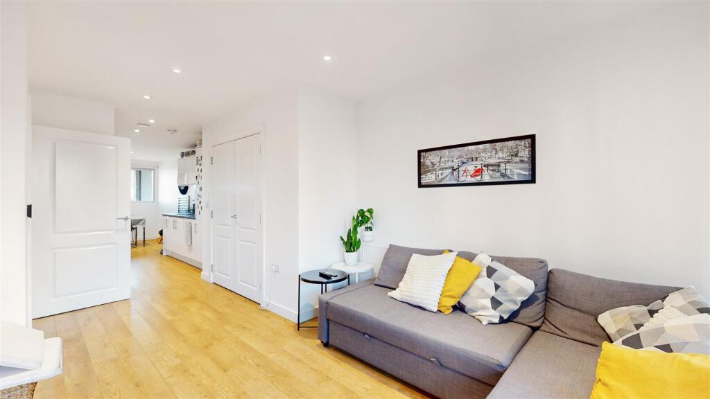 27 Southmere House, 1 Highland Street - BKtrnQZIpA