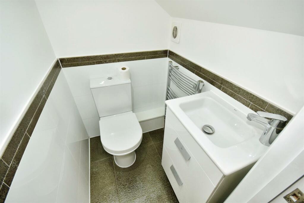 6ac6f4e8-1Top 20Floor 20WC.JPG