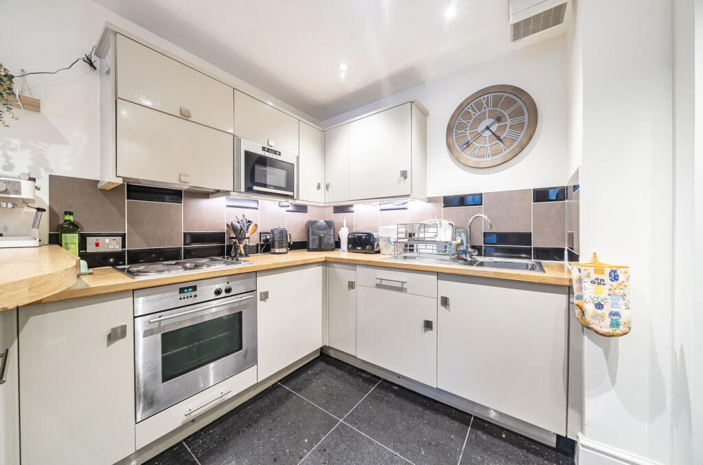 1369651-10-68efc7...