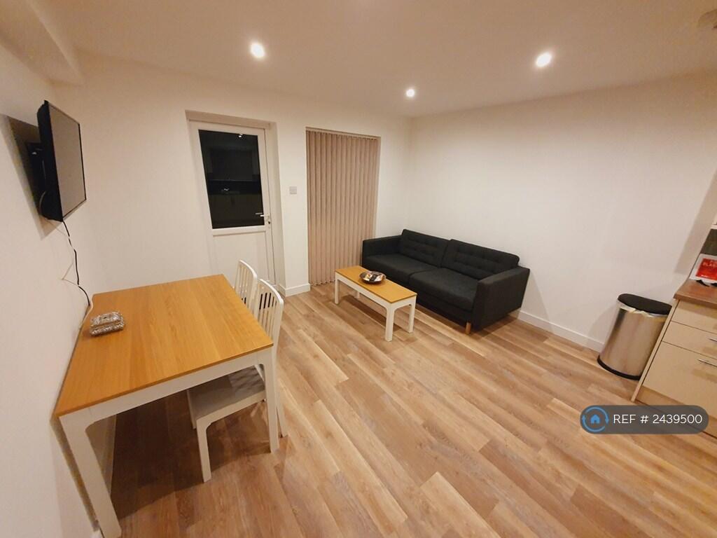 Shared Lounge/Dining Area
