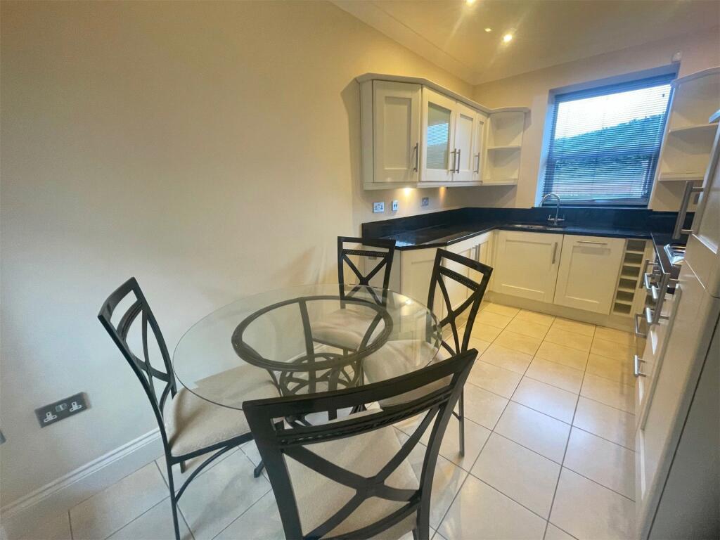 Kitchen/Breakfast Rm