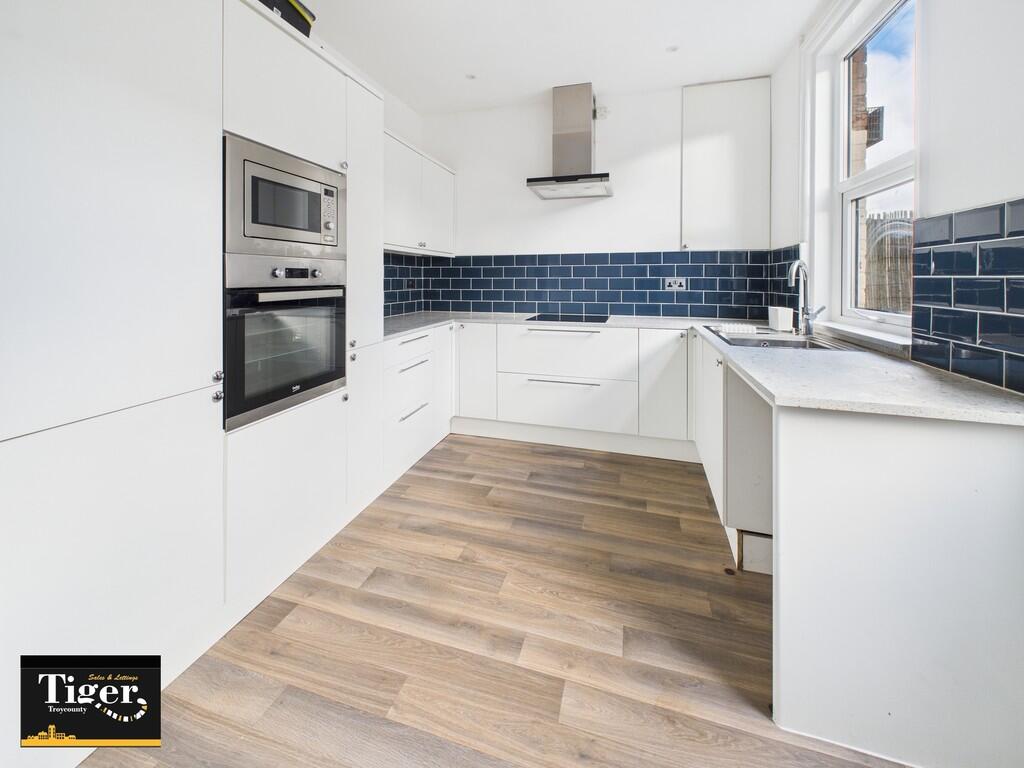 CAM02176G0-PR0700...