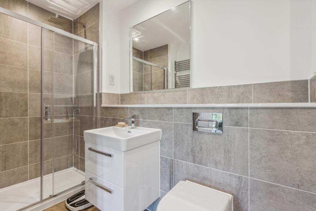 21 Goff Shower