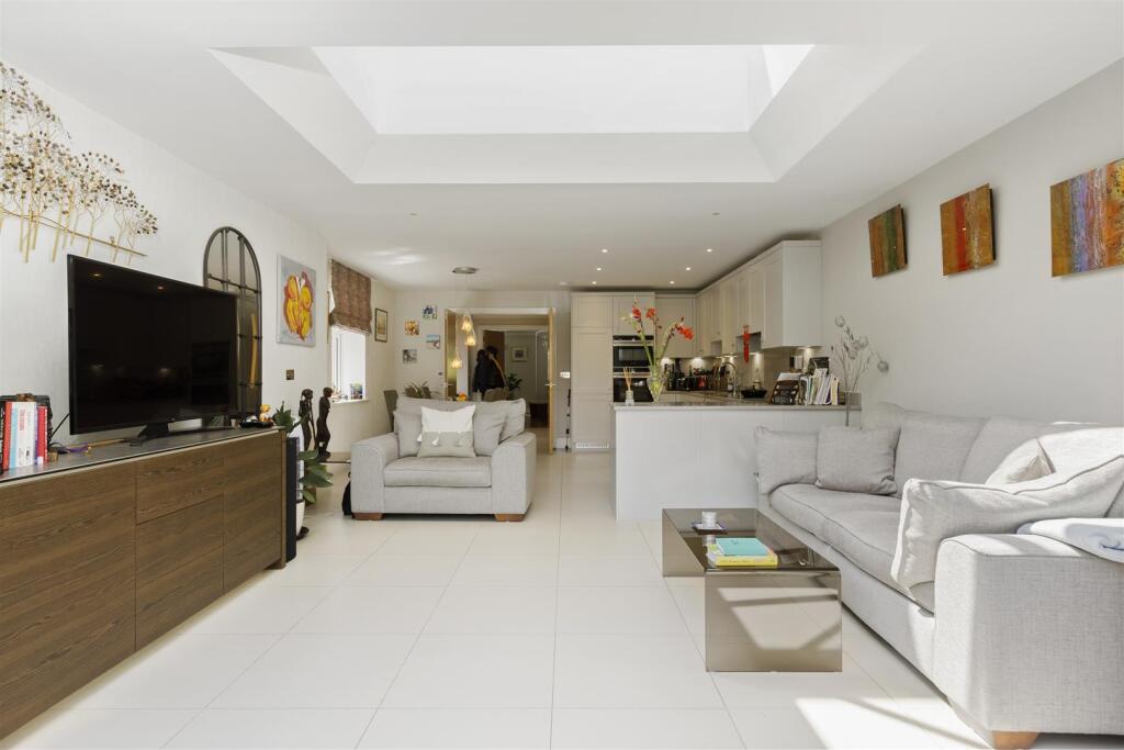 6-Coplestone-Chase-Cranley-Road-Guildford-GU1-2JW-