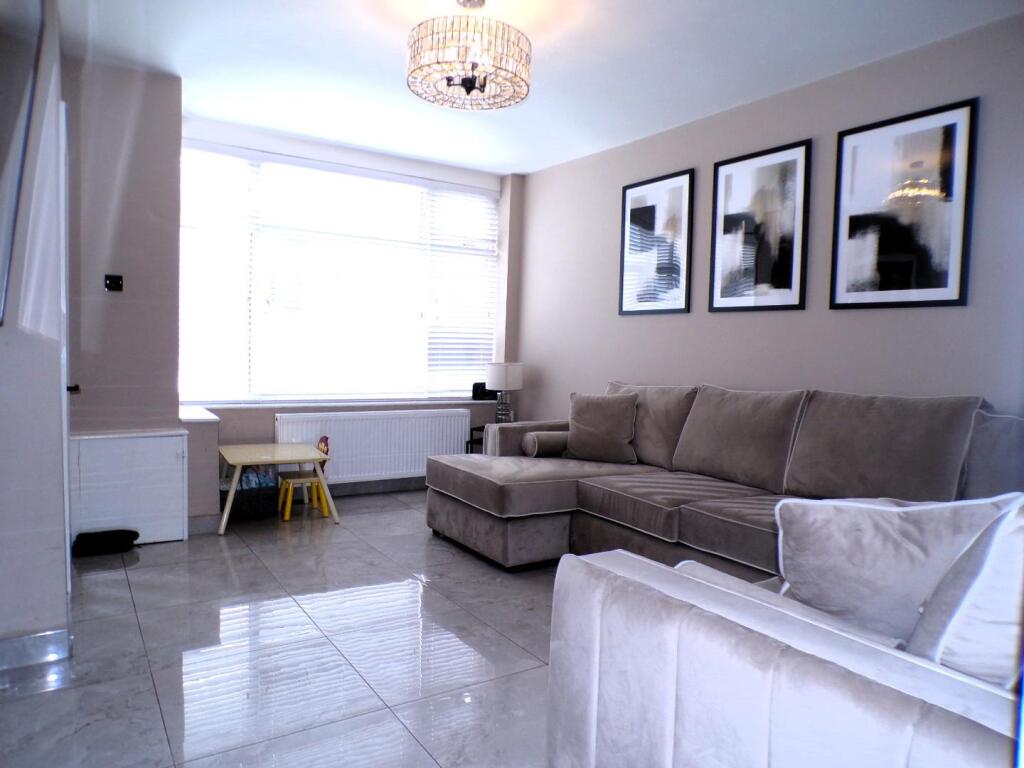 MasseyAve19lnge2.JPG