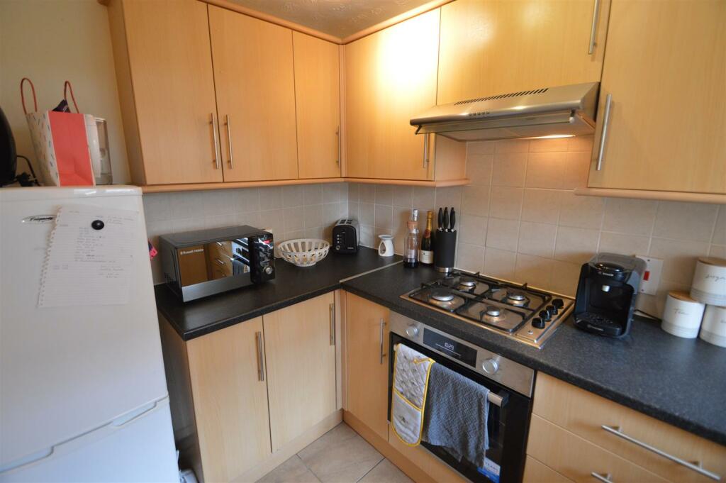 Kitchen 2.jpg