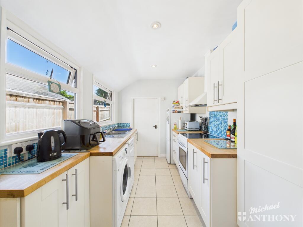 CAM02773G0-PR0324-STILL007