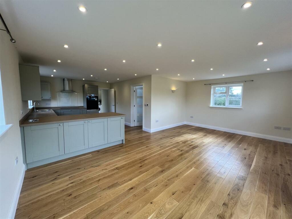 RECEPTION ROOM 1