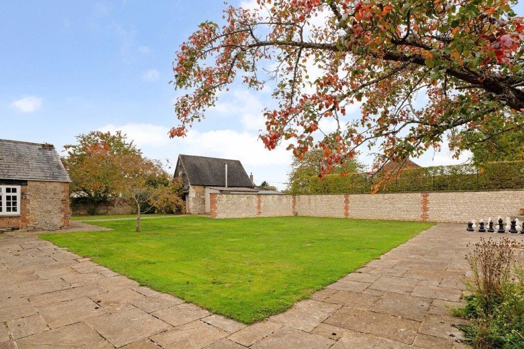 Longcot House - Garden 3.jpg