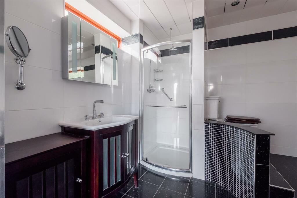 ENSUITE.jpg