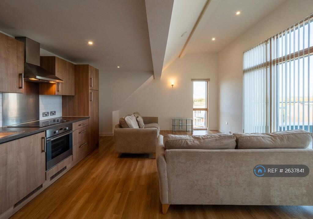 Kitchen / Lounge