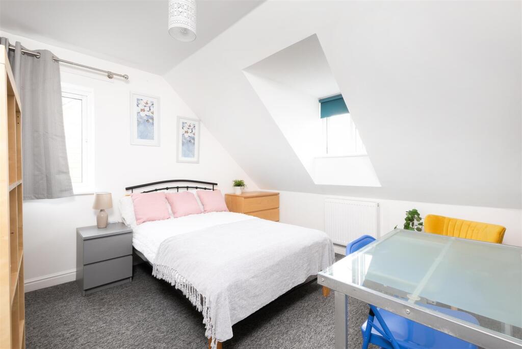 8 Middlewood Close-18.jpg