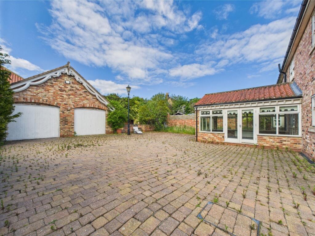 Garden/Driveway