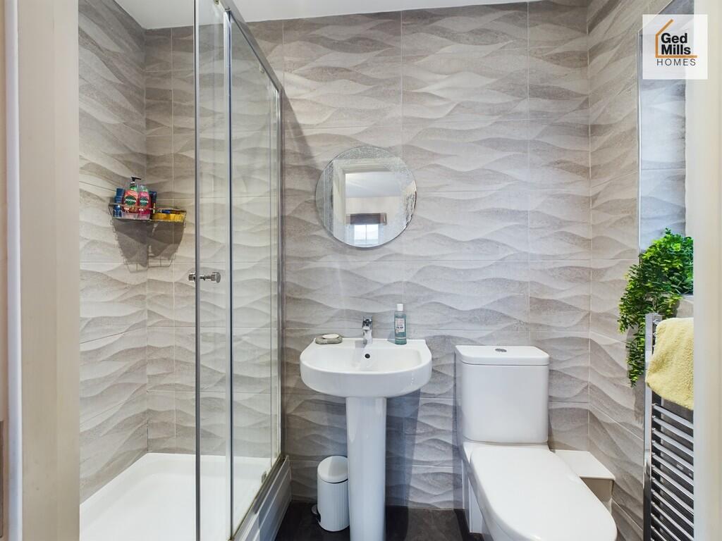 ENSUITE SHOWER RO...