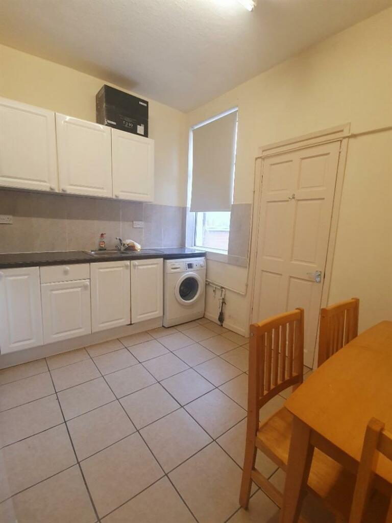Kitchen 2.jpg