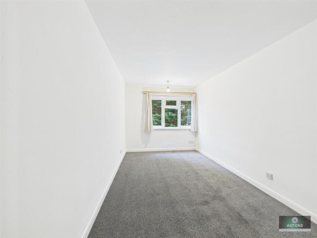 Bedroom 1.jpg