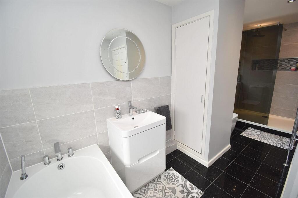 Bathroom.JPG