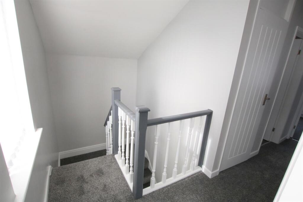 FIRST FLOOR LANDING