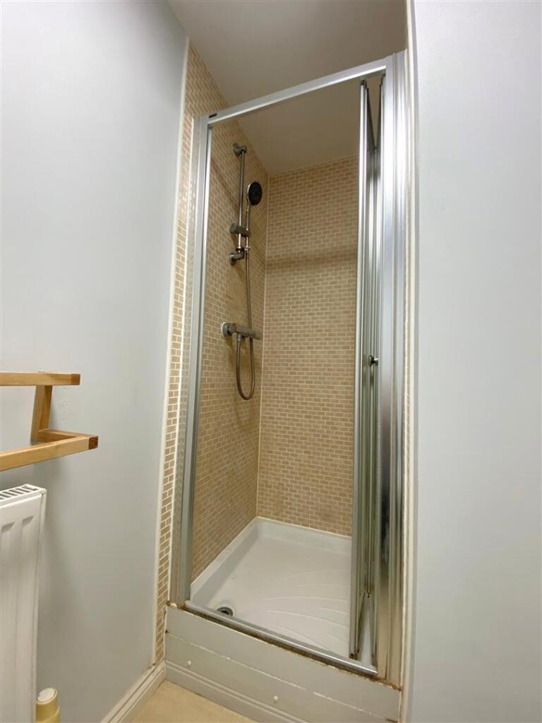 en-suite 3.jpg