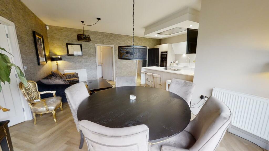 HomeDaze-Presents-Singleton-Drive-M25-5-BED-MODERN