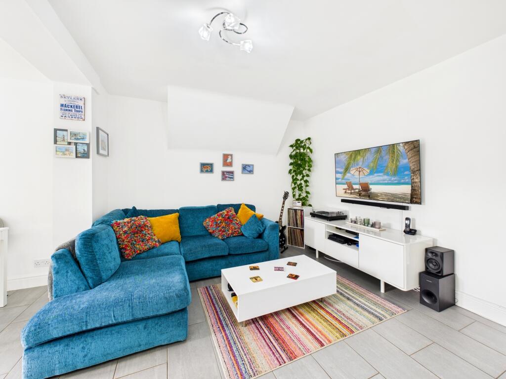 CAM05192G0-PR0150-STILL006