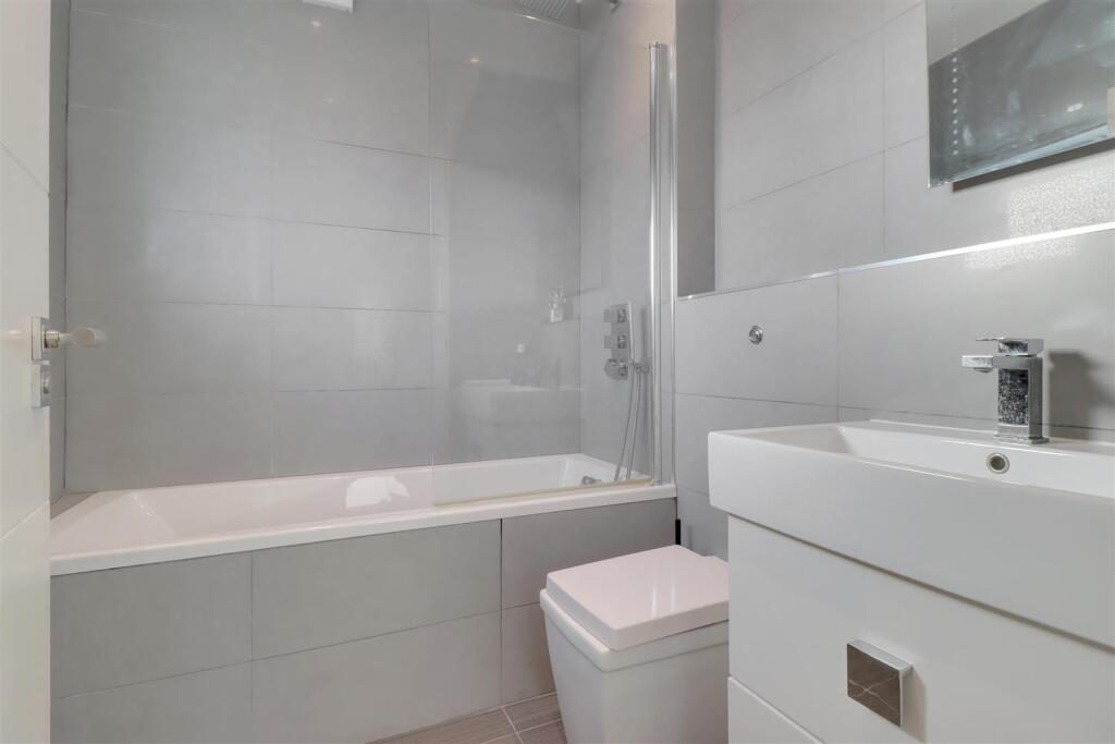 ENSUITE.jpg