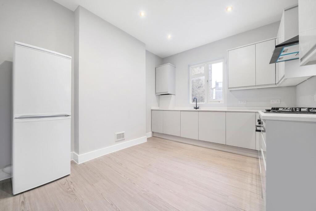 Kitchen (2).jpg