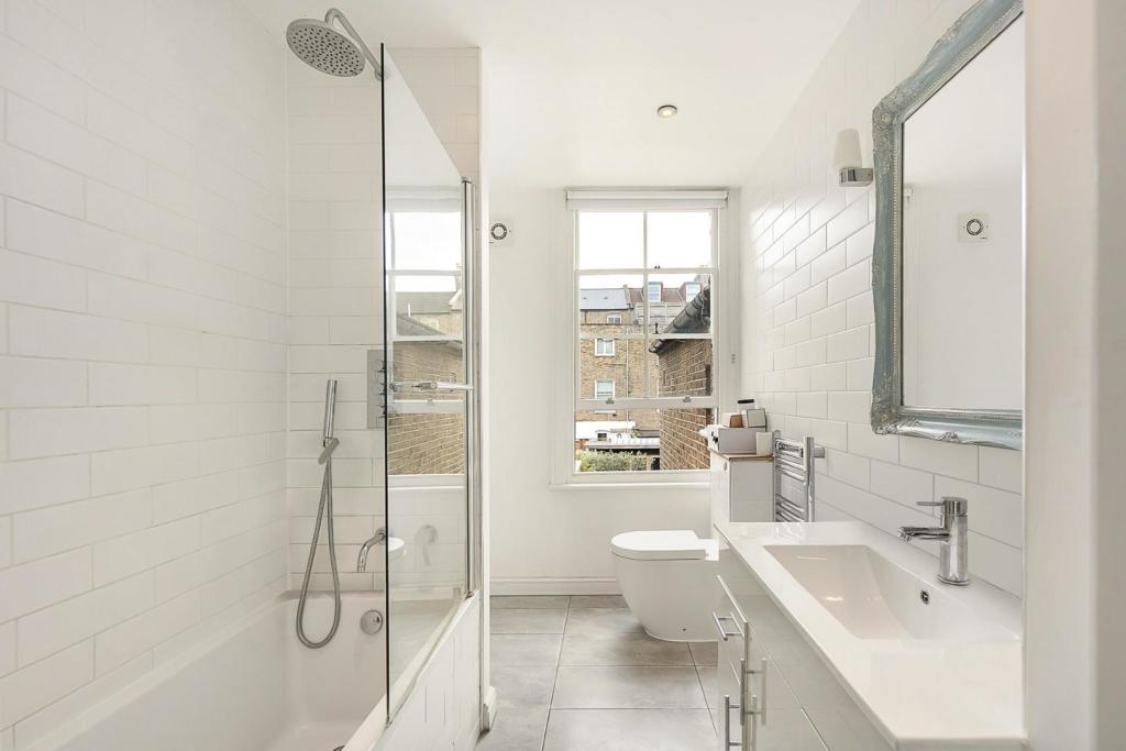 Bathroom (1).jpg