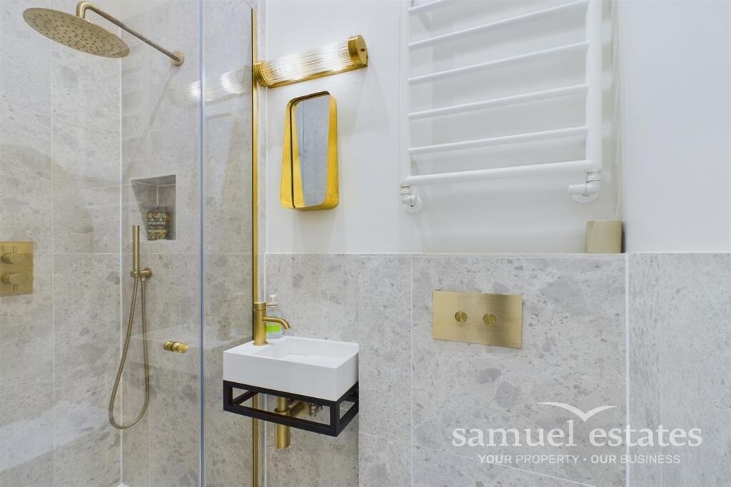 En-suite Bathroom