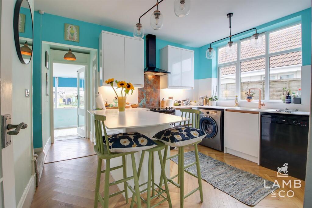 KITCHEN/BREAKFAST ROOM